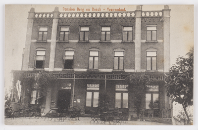 18255 Gezicht op het pension Berg en Bosch (Veenendaalsestraatweg 50) te Rhenen.